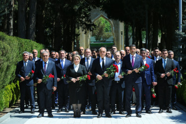 10 may 2026-cı il tarixində Ümummilli Lideri Heydər Əliyevin anadan olmasının 103-cü ildönümü münasibətilə Fəxri Xiyabanda Ulu Öndərin abidəsinin ziyarət edilməsi