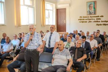 14 avqust 2025-ci il tarixində Binəqədi Rayon İcra Hakimiyyətinin başçısı Elxan Allahverdiyevin 7-ci mikrorayon sakinləri ilə səyyar qəbulu