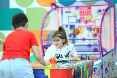 01.06.2025-ci il tarixində Binəqədi Rayon İcra Hakimiyyəti və Biləcəri qəsəbə Bələdiyyəsinin təşkilatçılığı ilə Heydər Əliyev adına İdman Sarayı-Konsert Kompleksində 1 İyun-“Uşaqların Beynəlxalq Müdafiəsi Günü”nə həsr olunmuş əyləncəli bayram tədbiri