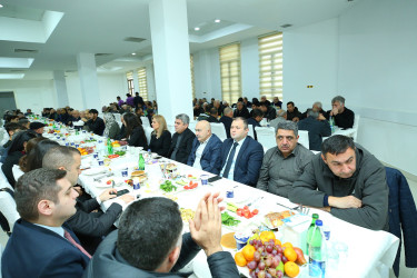 12 dekabr 2025-ci il tarixində Binəqədi Rayon İcra Hakimiyyətinin təşkilatçılığı ilə Heydər Məscidində xalqımızın Ümummilli Lideri Heydər Əliyevin əziz xatirəsinə ehsan süfrəsi