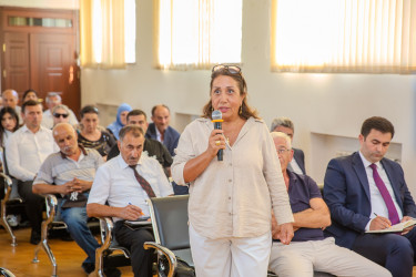 14 avqust 2025-ci il tarixində Binəqədi Rayon İcra Hakimiyyətinin başçısı Elxan Allahverdiyevin 7-ci mikrorayon sakinləri ilə səyyar qəbulu