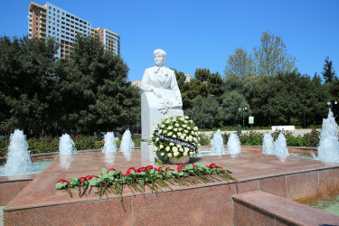 Binəqədi rayonunda əməkdar elm xadimi, tibb elmləri doktoru, görkəmli oftolmoloq-alim, akademik Zərifə xanım Əliyevanın abidəsinin ziyarəti