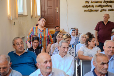 14 avqust 2025-ci il tarixində Binəqədi Rayon İcra Hakimiyyətinin başçısı Elxan Allahverdiyevin 7-ci mikrorayon sakinləri ilə səyyar qəbulu