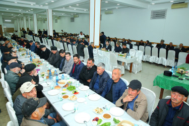 Xocəsən qəsəbəsində iftar süfrəsi