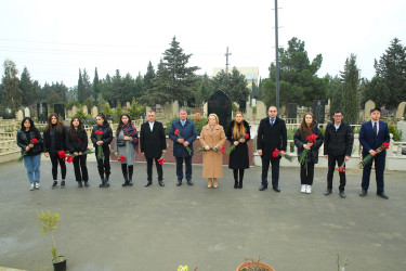 2 Fevral - Azərbaycan Gəncləri Günü münasibətilə şəhidlik zirvəsinə ucalmış qəhrəman gənclərimizin məzarları ziyarət edilməsi