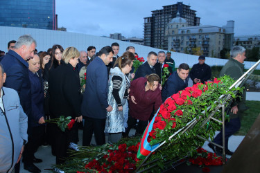 27 Sentyabr 2025-ci il tarixində Anım Gününün beşinci ildönümünün qeyd olunması ilə əlaqədar Binəqədi rayon ictimaiyyətinin Zəfər parkının ərazisində Vətən uğrunda canından keçmiş şəhidlərimizin əziz xatirəsinə ucaldılmış 8 Noyabr  - Zəfər abidəsini ziyarəti