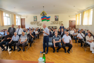 14 avqust 2025-ci il tarixində Binəqədi Rayon İcra Hakimiyyətinin başçısı Elxan Allahverdiyevin 7-ci mikrorayon sakinləri ilə səyyar qəbulu