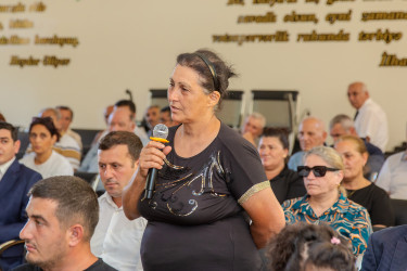 14 avqust 2025-ci il tarixində Binəqədi Rayon İcra Hakimiyyətinin başçısı Elxan Allahverdiyevin 7-ci mikrorayon sakinləri ilə səyyar qəbulu