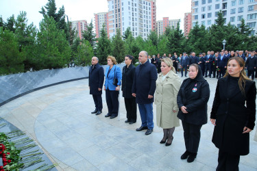 27 sentyabr 2025-ci il tarixində Binəqədi rayonunda Birinci Qarabağ, Aprel döyüşləri və Vətən müharibəsində, antiterror əməliyyatları zamanı şəhid olmuş qəhrəmanlarımızın əziz xatirəsinə ucaldılmış Memorial Kompleksin qarşısında 27 Sentyabr - Anım Gününün beşinci ildönümünə həsr olunmuş ümumrayon tədbiri