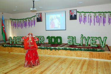 Binəqədi rayonu 100 nömrəli tam orta məktəbdə ulu öndər Heydər Əliyevin anadan olmasının 100 illiyinə həsr olunmuş “Ulu Öndər Uşaqların Gözü İlə” adlı tədbir