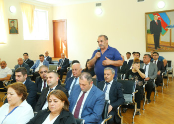 03 iyun 2025-ci il tarixində Binəqədi Rayon İcra Hakimiyyətinin başçısı Elxan Allahverdiyevin 9-cu mikrorayon sakinləri ilə səyyar qəbulu