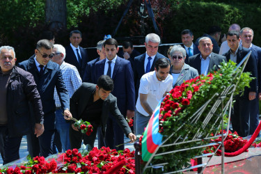 10 may 2026-cı il tarixində Ümummilli Lideri Heydər Əliyevin anadan olmasının 103-cü ildönümü münasibətilə Fəxri Xiyabanda Ulu Öndərin abidəsinin ziyarət edilməsi