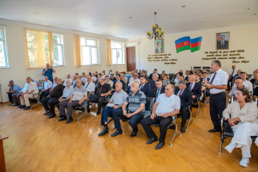 14 avqust 2025-ci il tarixində Binəqədi Rayon İcra Hakimiyyətinin başçısı Elxan Allahverdiyevin 7-ci mikrorayon sakinləri ilə səyyar qəbulu