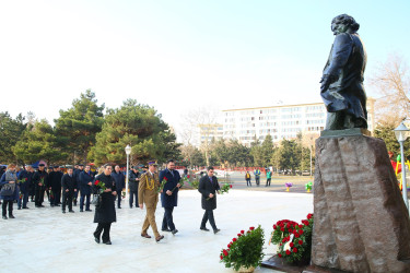 Dahi rumın bəstəkarı, skripkaçı, dirijor və mahir musiqiçi Corce Eneskunun adını daşıyan parkda Rumıniyanın Milli Mədəniyyət Gününə həsr olunmuş tədbir