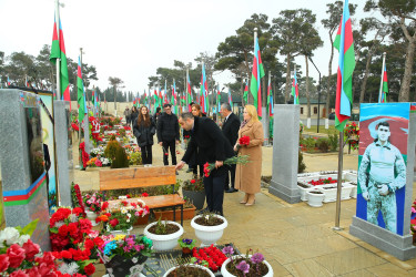 2 Fevral - Azərbaycan Gəncləri Günü münasibətilə şəhidlik zirvəsinə ucalmış qəhrəman gənclərimizin məzarları ziyarət edilməsi