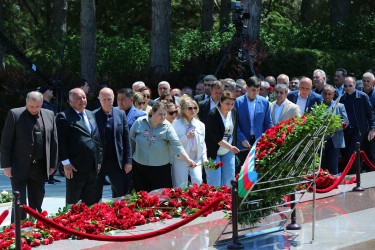 10 may 2026-cı il tarixində Ümummilli Lideri Heydər Əliyevin anadan olmasının 103-cü ildönümü münasibətilə Fəxri Xiyabanda Ulu Öndərin abidəsinin ziyarət edilməsi