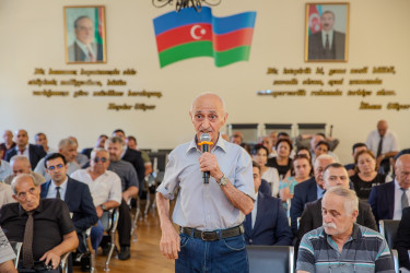 14 avqust 2025-ci il tarixində Binəqədi Rayon İcra Hakimiyyətinin başçısı Elxan Allahverdiyevin 7-ci mikrorayon sakinləri ilə səyyar qəbulu