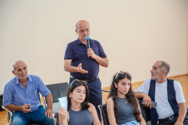 12 avqust 2025-ci il tarixində Binəqədi Rayon İcra Hakimiyyətinin başçısı Elxan Allahverdiyevin Binəqədi qəsəbə sakinləri ilə səyyar qəbulu