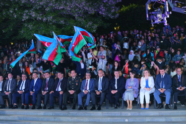 Binəqədi rayonunda xalqımızın Ümummilli Lideri Heydər Əliyevin anadan olmasının 100 illik yubileyinə həsr olunmuş “BİR ƏSRİN DAHİSİ” adlı möhtəşəm konsert proqramı