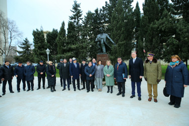 15 yanvar 2026-cı il tarixində Binəqədi rayonunda ucaldılan dahi rumın bəstəkarı Corce Eneskunun abidəsi önündə Rumıniya Mədəniyyət Günü münasibətilə tədbir